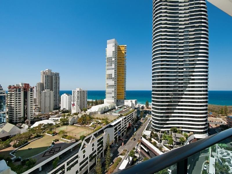 21504/ Charles Avenue, Broadbeach QLD 4218