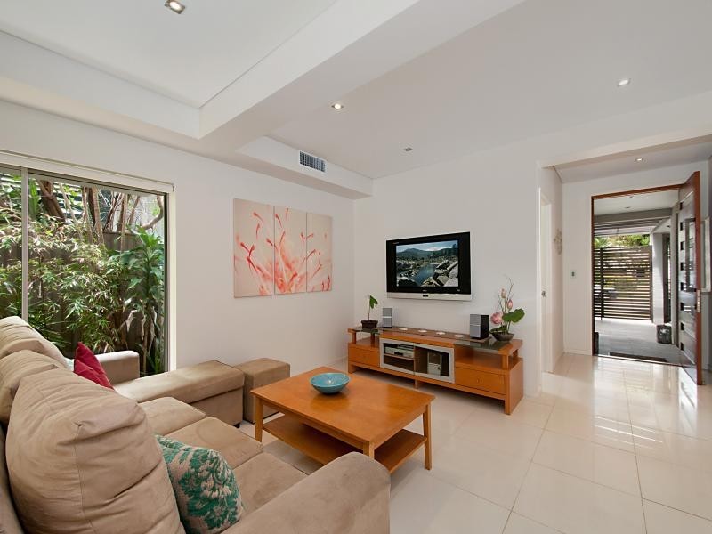 23 Hilda Street, Mermaid Beach QLD 4218