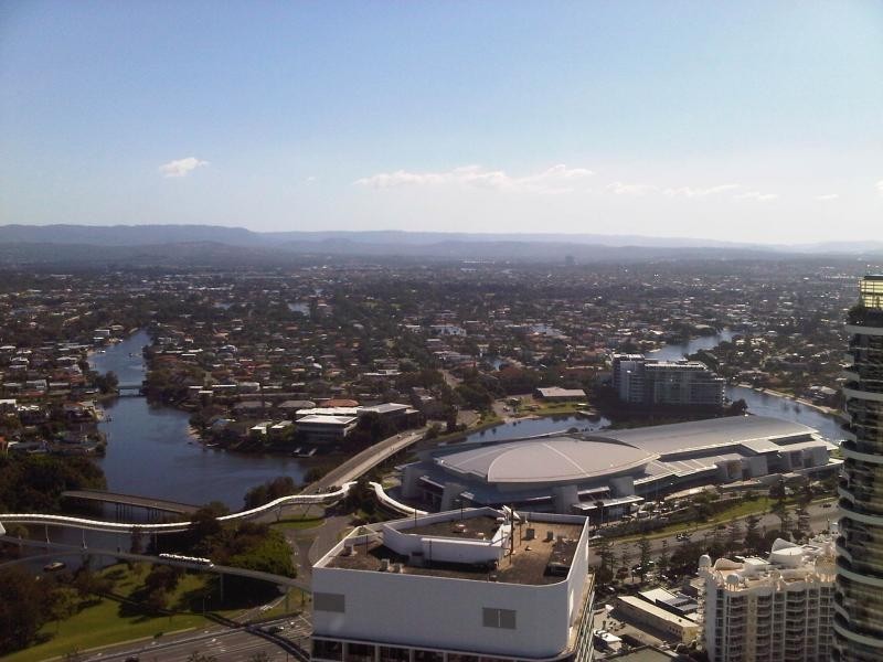 3901/ ORACLE Charles Ave, Broadbeach QLD 4218