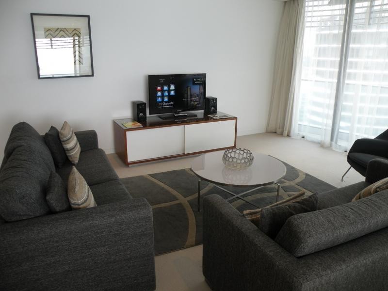 3901/ ORACLE Charles Ave, Broadbeach QLD 4218