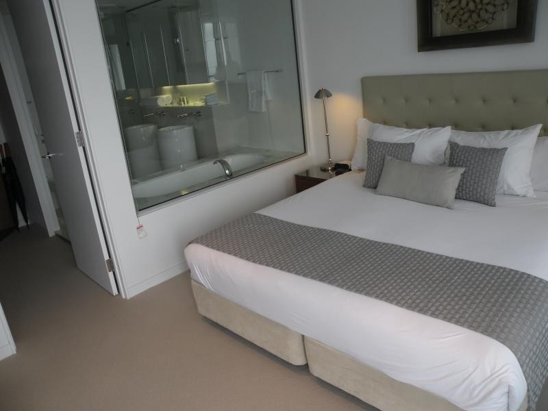 3901/ ORACLE Charles Ave, Broadbeach QLD 4218