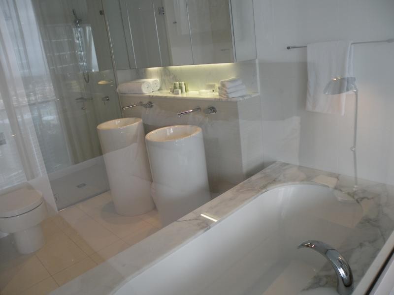 3901/ ORACLE Charles Ave, Broadbeach QLD 4218