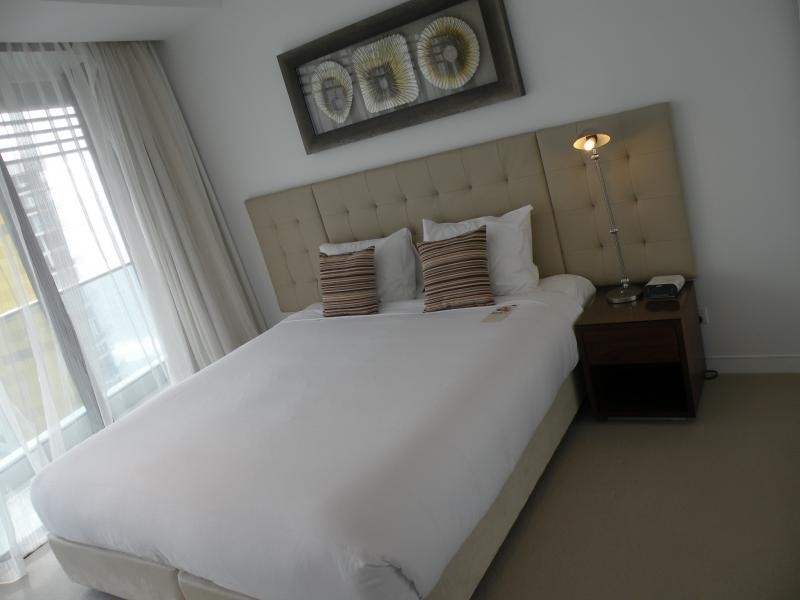 3901/ ORACLE Charles Ave, Broadbeach QLD 4218