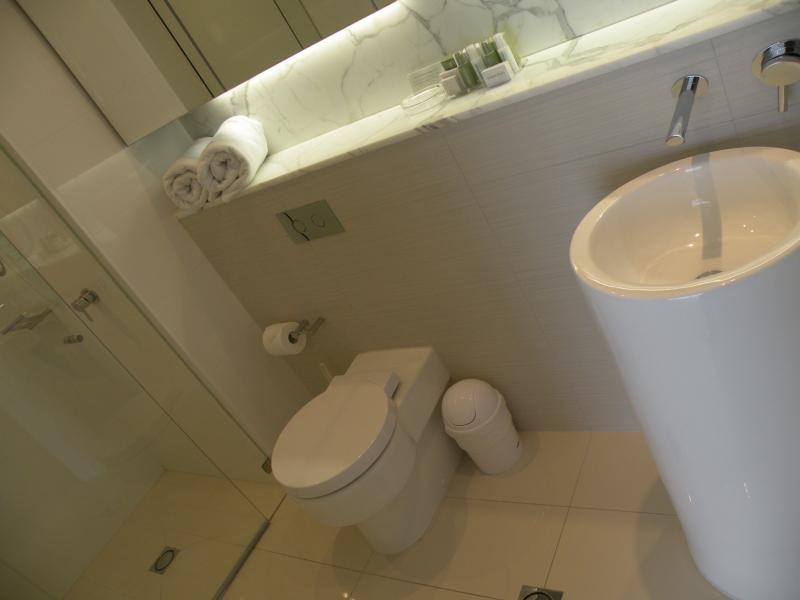 3901/ ORACLE Charles Ave, Broadbeach QLD 4218