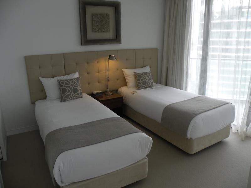 3901/ ORACLE Charles Ave, Broadbeach QLD 4218