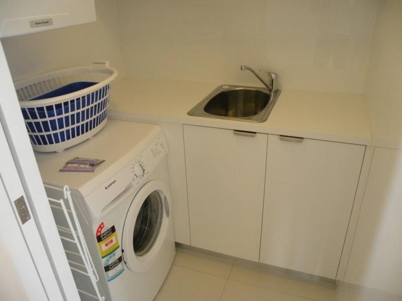 3901/ ORACLE Charles Ave, Broadbeach QLD 4218