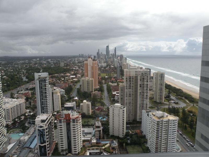 3901/ ORACLE Charles Ave, Broadbeach QLD 4218