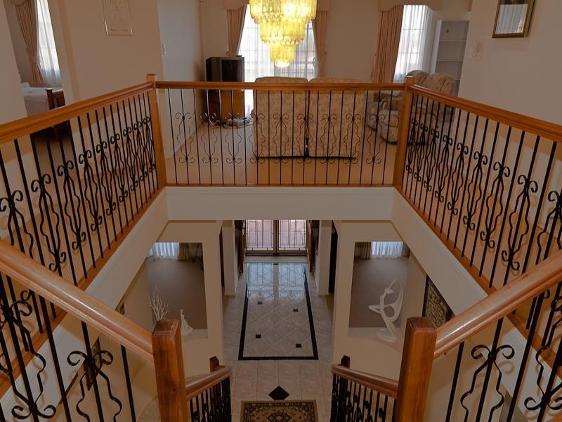 3 Barbara Way, Benowa Waters QLD 4217