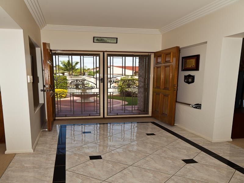 3 Barbara Way, Benowa Waters QLD 4217