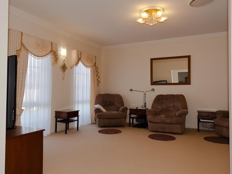 3 Barbara Way, Benowa Waters QLD 4217