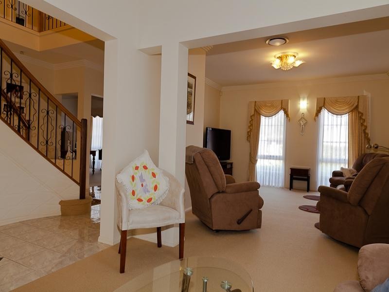 3 Barbara Way, Benowa Waters QLD 4217