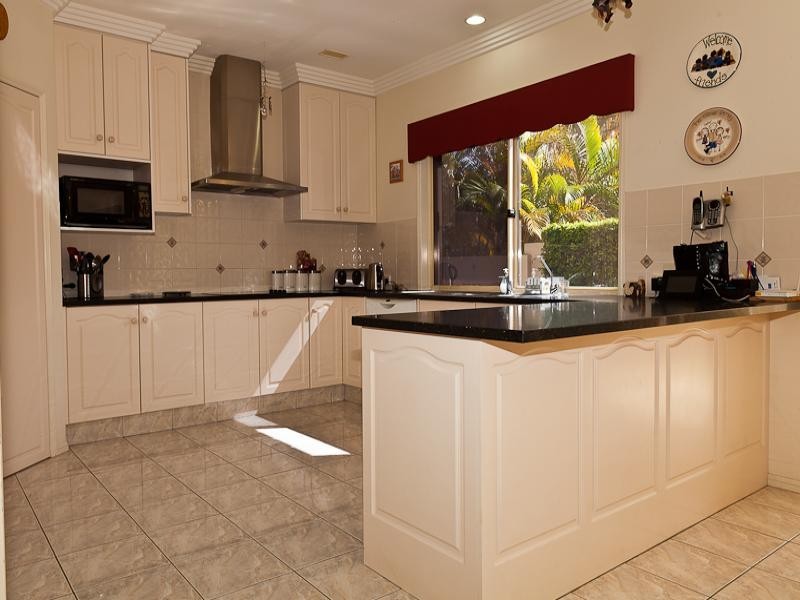 3 Barbara Way, Benowa Waters QLD 4217