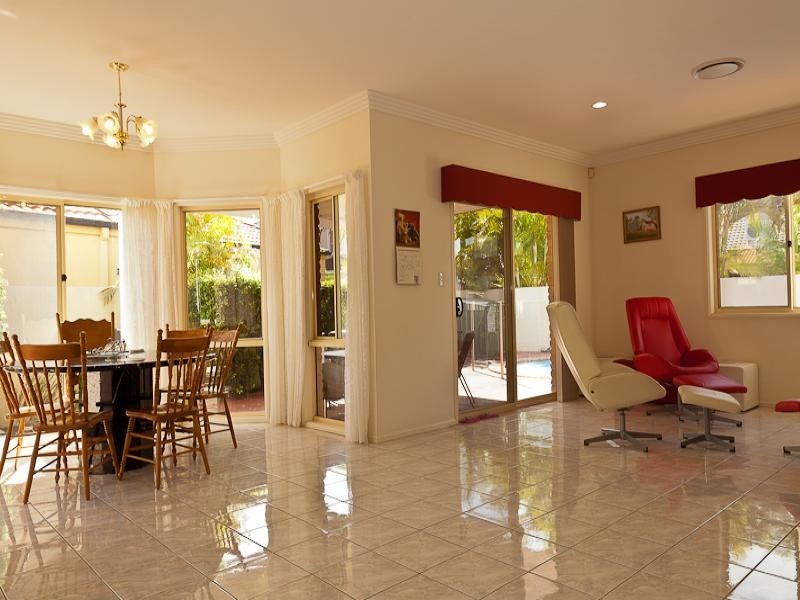 3 Barbara Way, Benowa Waters QLD 4217