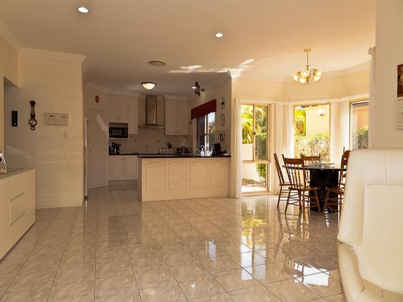 3 Barbara Way, Benowa Waters QLD 4217