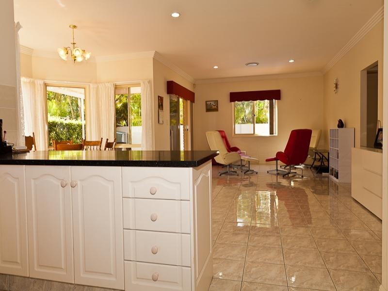 3 Barbara Way, Benowa Waters QLD 4217