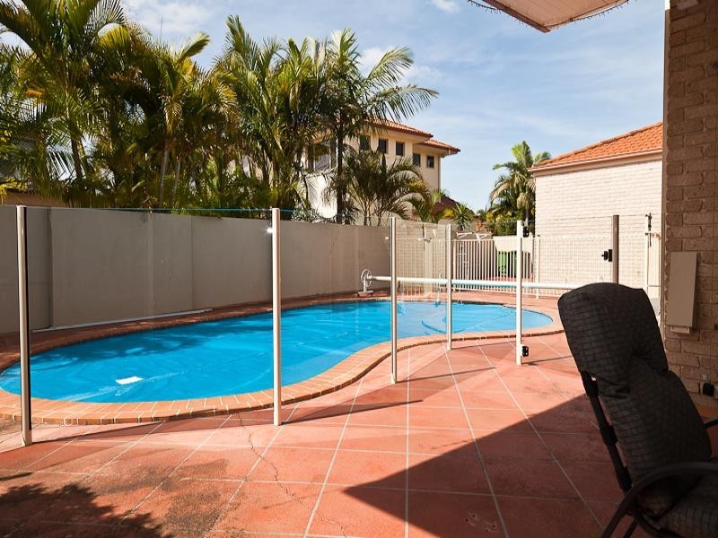 3 Barbara Way, Benowa Waters QLD 4217