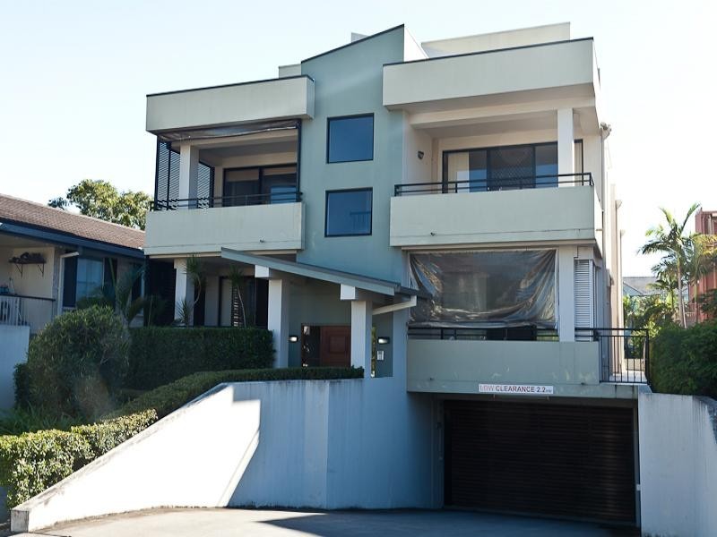 1/9 Rosewood Avenue, Broadbeach QLD 4218