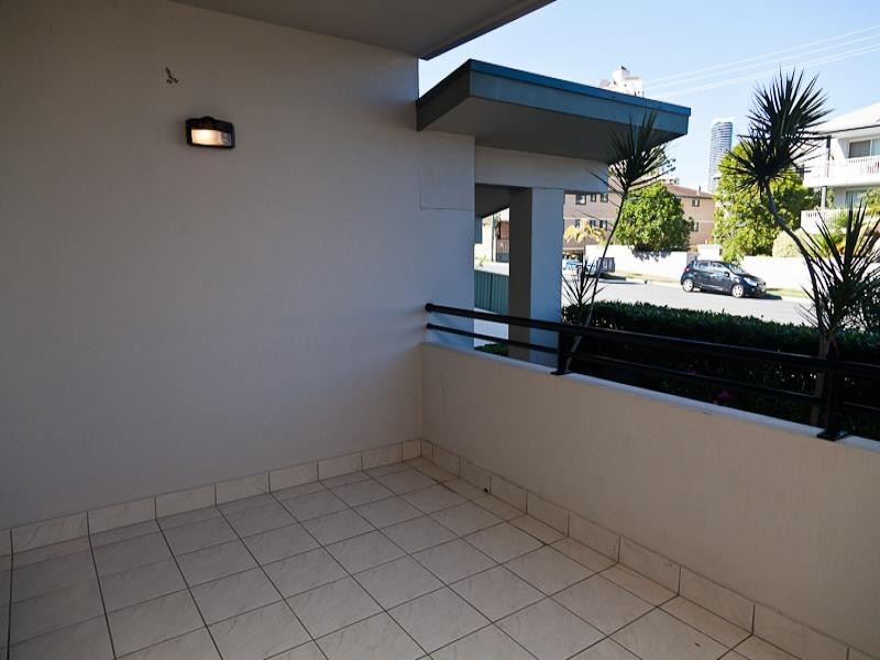 1/9 Rosewood Avenue, Broadbeach QLD 4218