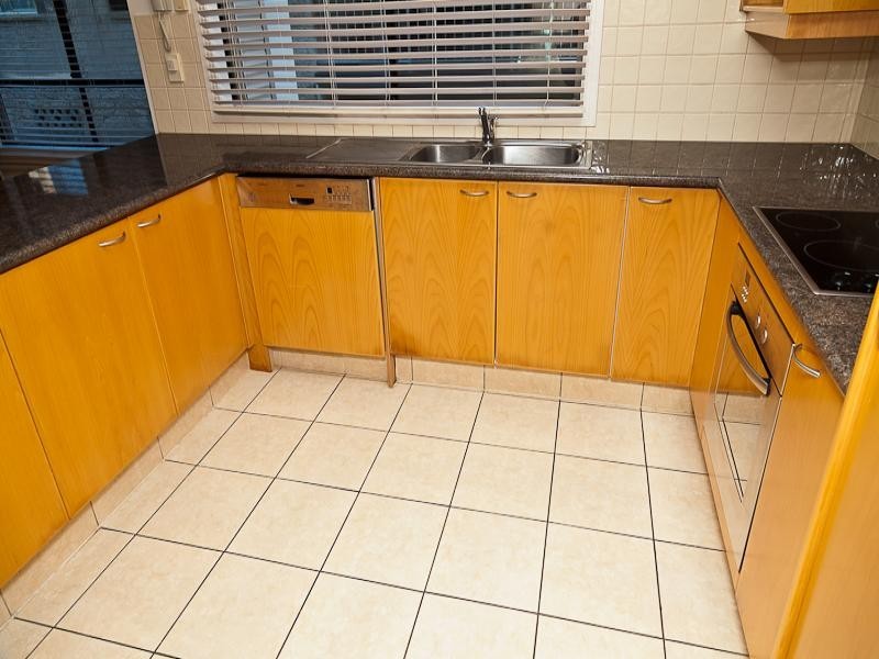 1/9 Rosewood Avenue, Broadbeach QLD 4218