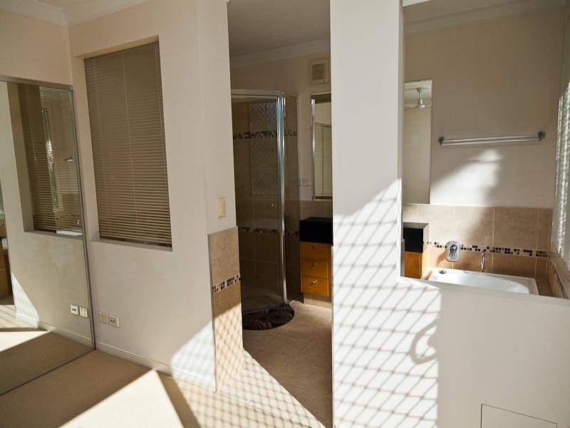 1/9 Rosewood Avenue, Broadbeach QLD 4218