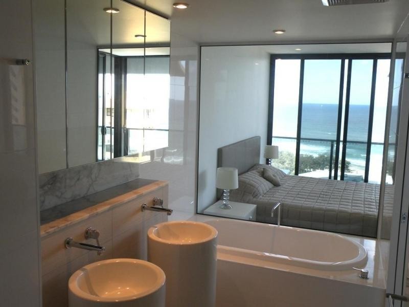 4 Charles Avenue, Broadbeach QLD 4218