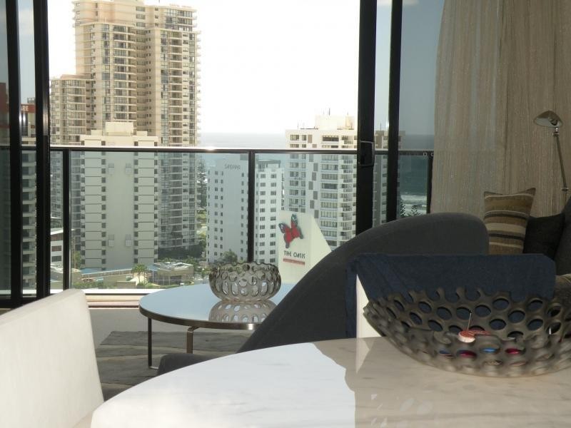 21504/4 Charles Avenue, Broadbeach QLD 4218