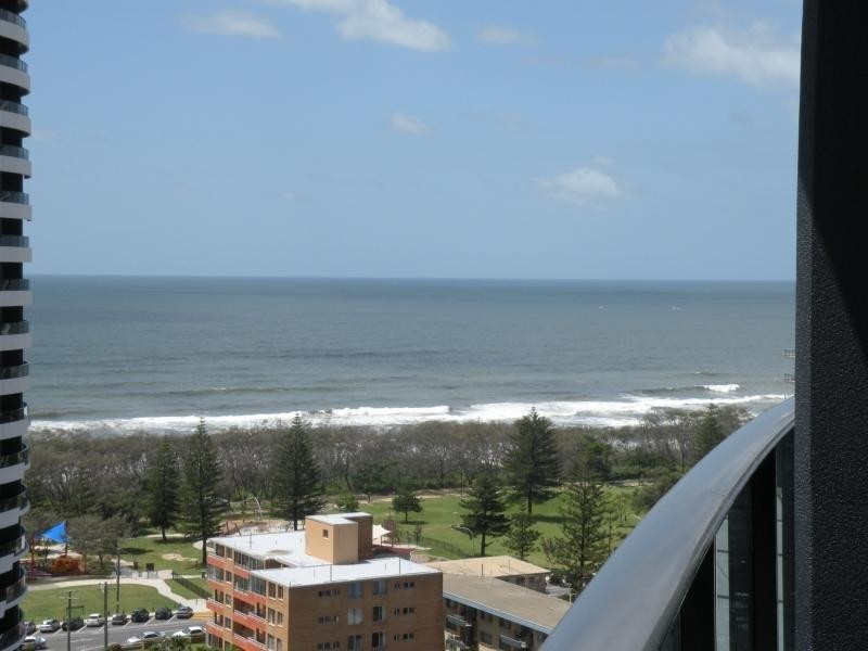 21504/4 Charles Avenue, Broadbeach QLD 4218
