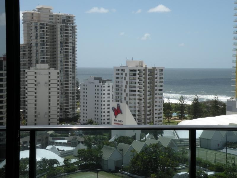21504/4 Charles Avenue, Broadbeach QLD 4218