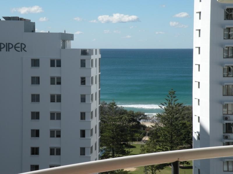 142/15 Victoria Ave, Broadbeach QLD 4218