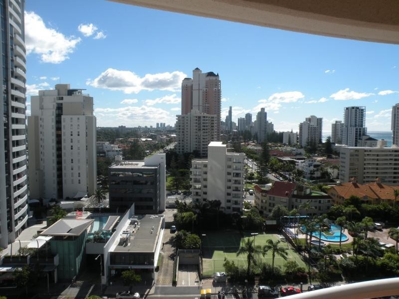 142/15 Victoria Ave, Broadbeach QLD 4218
