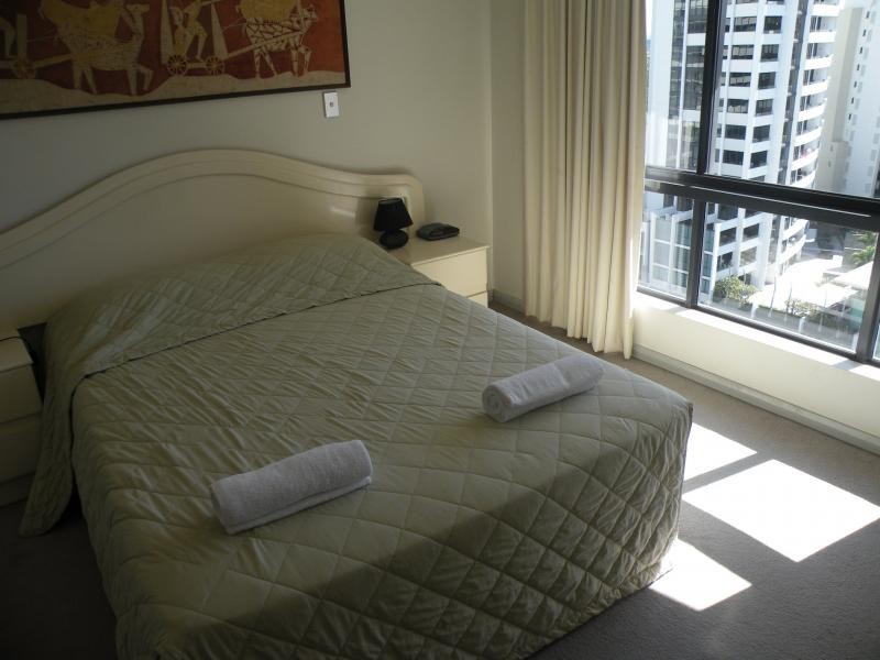 142/15 Victoria Ave, Broadbeach QLD 4218