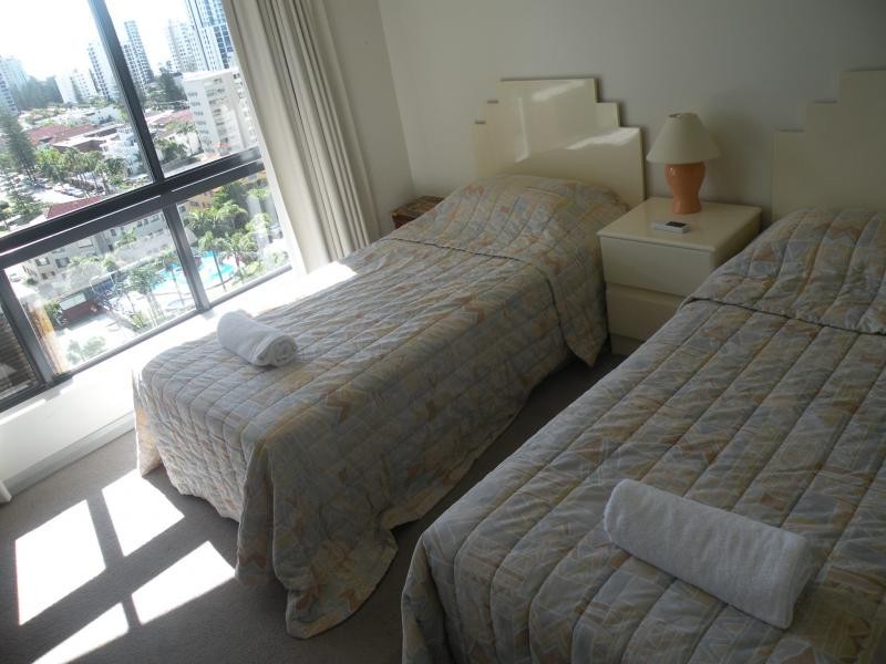 142/15 Victoria Ave, Broadbeach QLD 4218