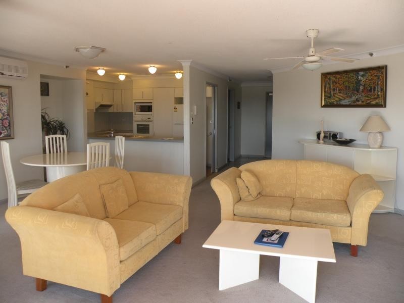 142/15 Victoria Ave, Broadbeach QLD 4218