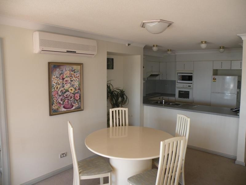 142/15 Victoria Ave, Broadbeach QLD 4218