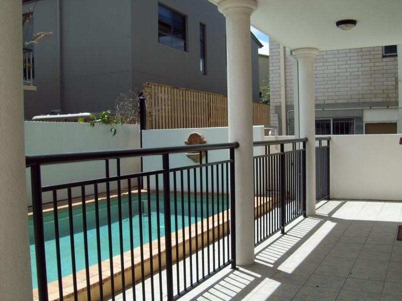 1A/25 Dudley Street, Mermaid Beach QLD 4218