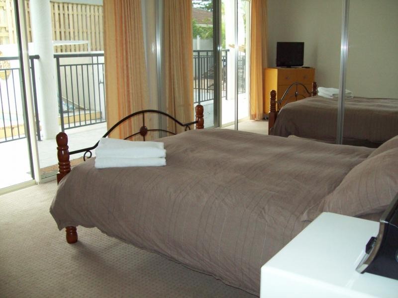 1A/25 Dudley Street, Mermaid Beach QLD 4218