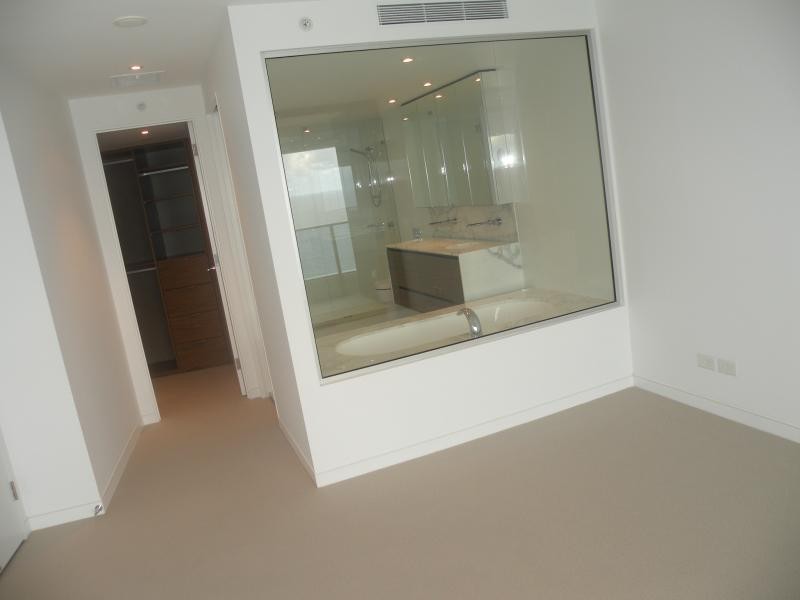 2205/1  ORACLE Charles Ave, Broadbeach QLD 4218