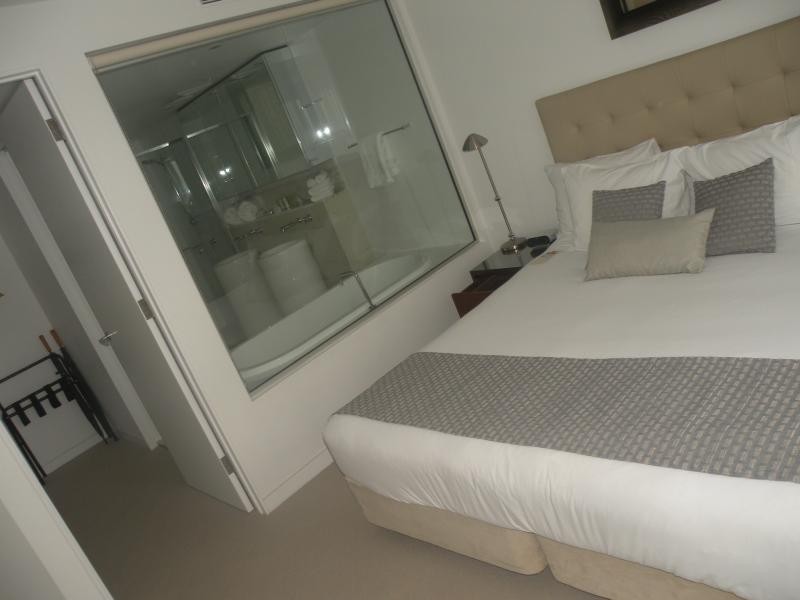 2501/1 ORACLE Charles Ave, Broadbeach QLD 4218