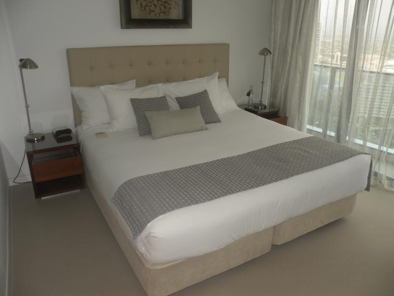 2501/1 ORACLE Charles Ave, Broadbeach QLD 4218