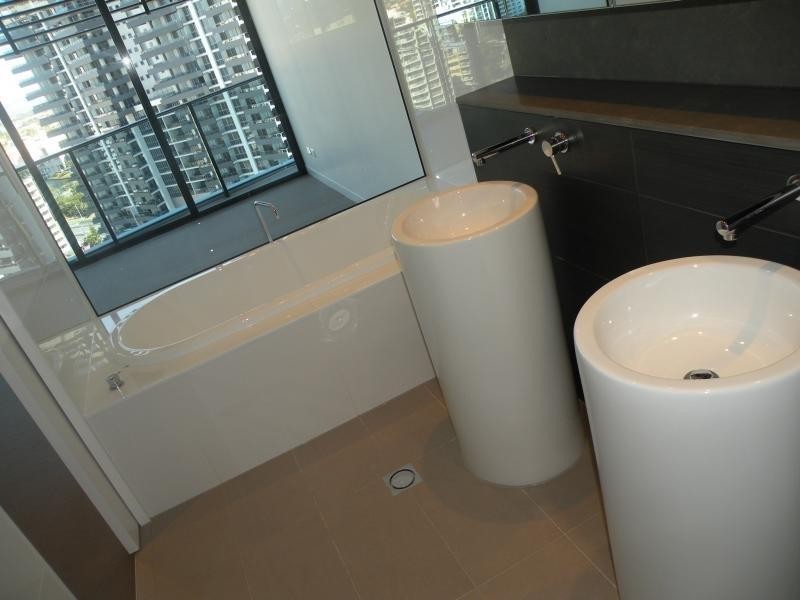 21701/4 Charles Ave, Broadbeach QLD 4218