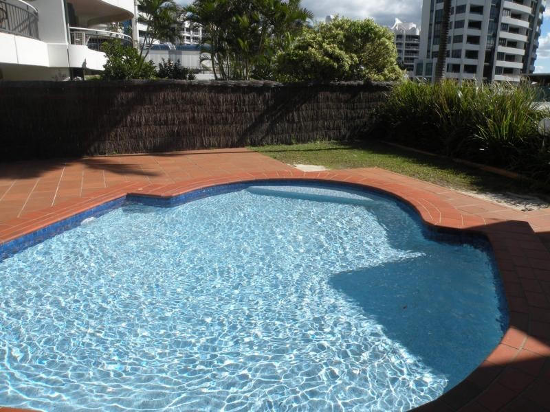 4/13 Federation Avenue, Broadbeach QLD 4218