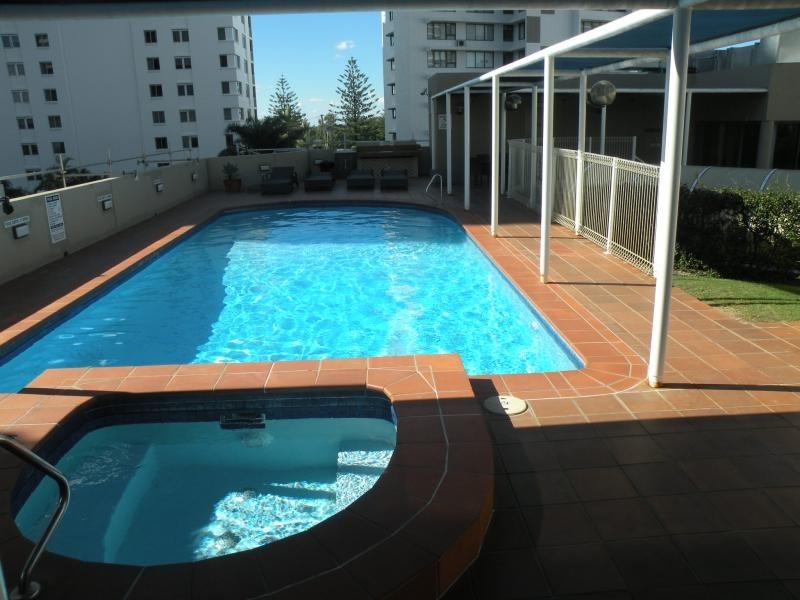 4/13 Federation Avenue, Broadbeach QLD 4218