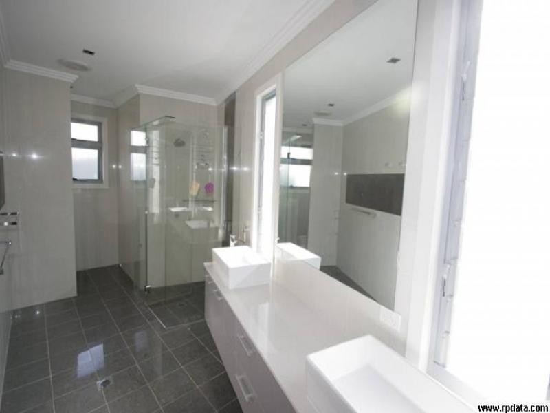 10  Marbella Drive, Benowa Waters QLD 4217