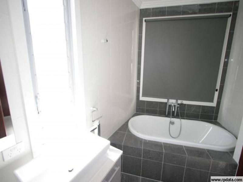 10  Marbella Drive, Benowa Waters QLD 4217