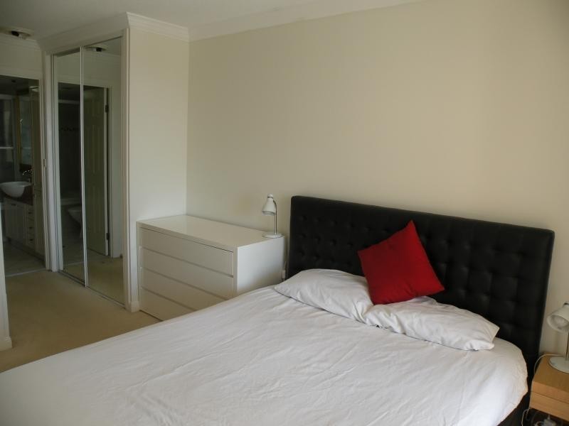 1507/90 Surf Parade, Broadbeach QLD 4218