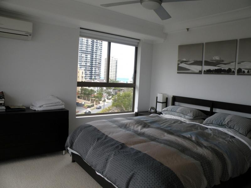 10/20 Cronin Avenue, Main Beach QLD 4217