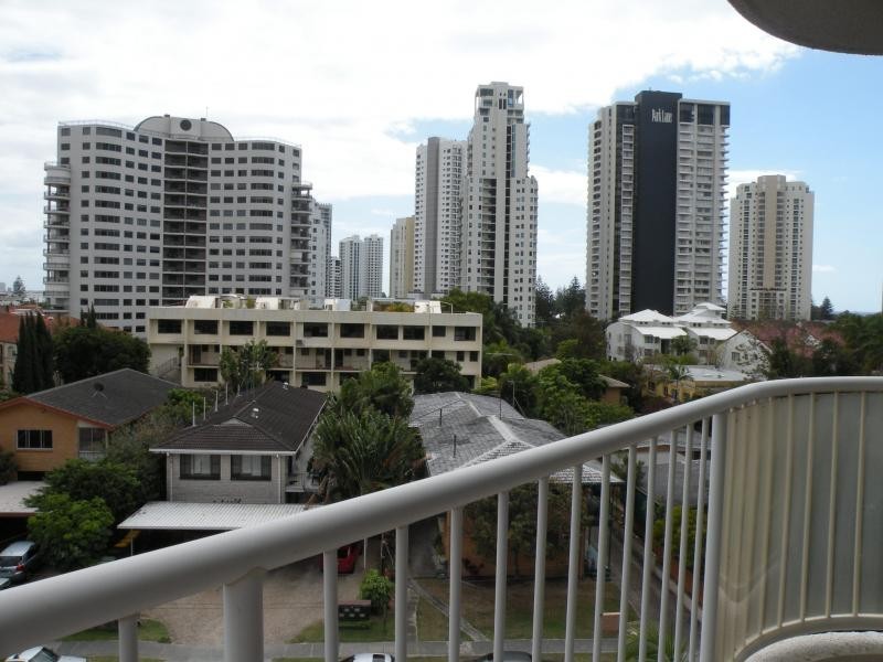 10/20 Cronin Avenue, Main Beach QLD 4217