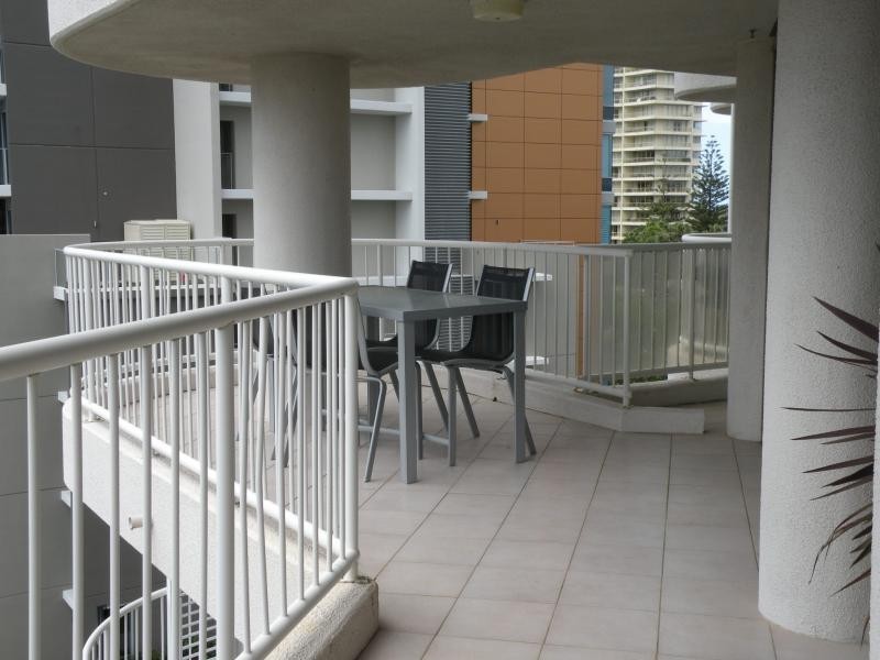 10/20 Cronin Avenue, Main Beach QLD 4217