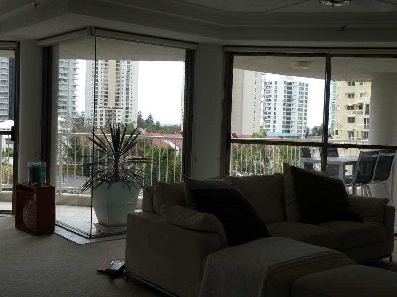 10/20 Cronin Avenue, Main Beach QLD 4217