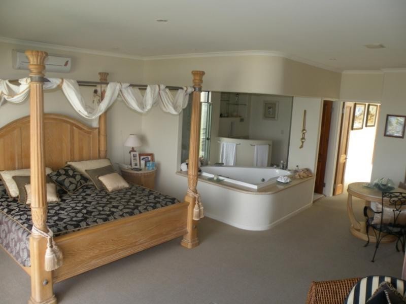 67 Hedges Avenue, Mermaid Beach QLD 4218